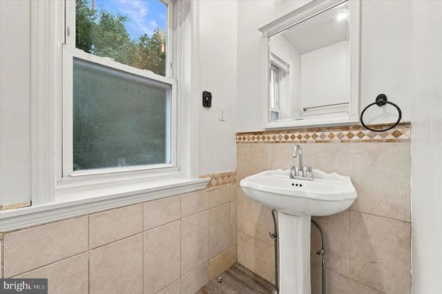 482 MARTIN ST, Philadelphia, PA 19128