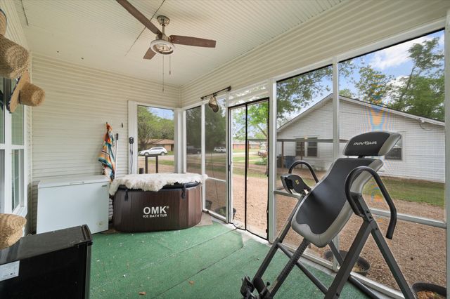 211 SW 4th Street, Kerens, TX 75144