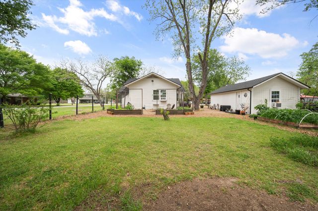 211 SW 4th Street, Kerens, TX 75144