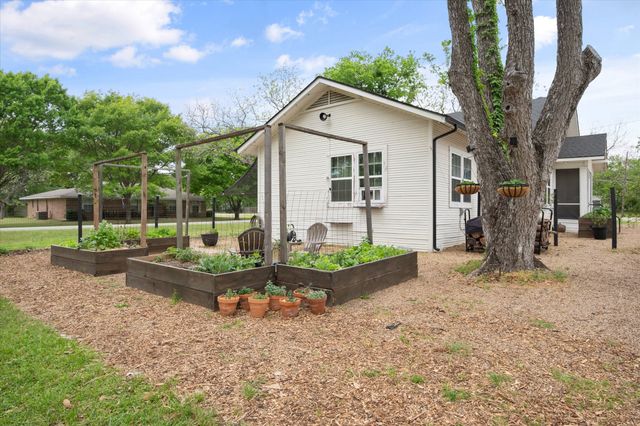 211 SW 4th Street, Kerens, TX 75144