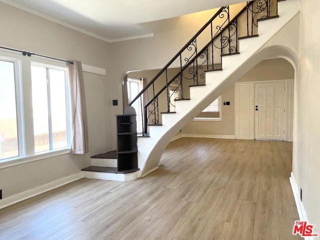 5325 2nd Avenue, Los Angeles, CA 90043