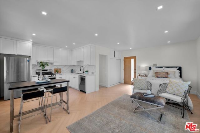 4847 Brewster Drive, Tarzana (los Angeles), CA 91356