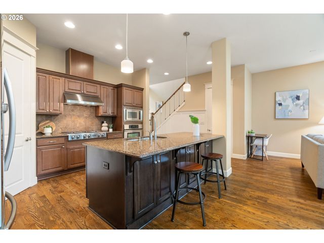8175 Sw LAURELWOOD Ct, Portland, OR 97225