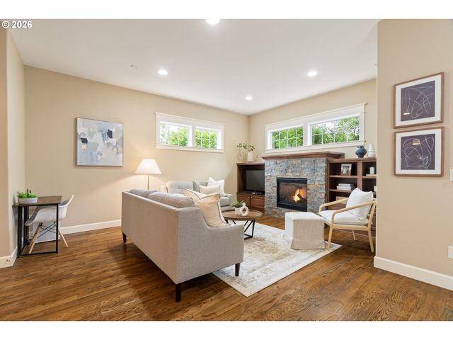 8175 Sw LAURELWOOD Ct, Portland, OR 97225