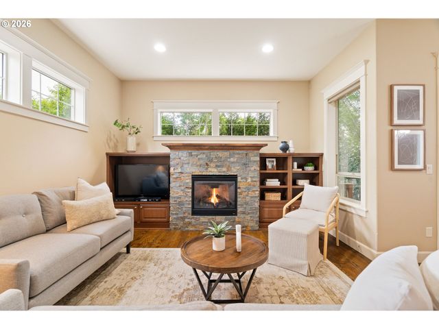 8175 Sw LAURELWOOD Ct, Portland, OR 97225