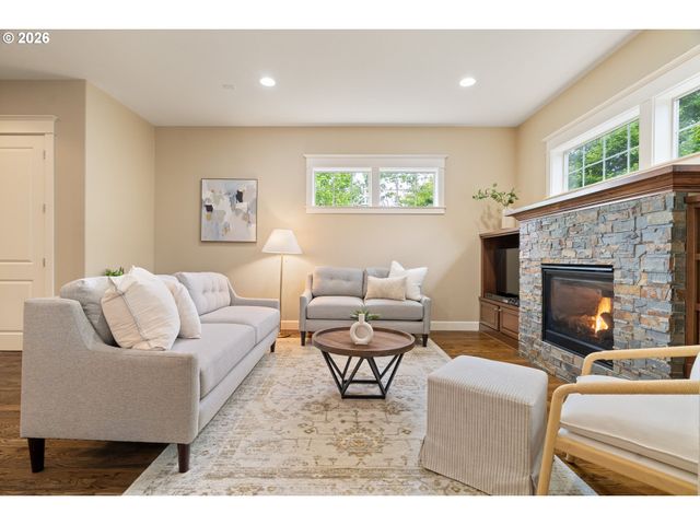 8175 Sw LAURELWOOD Ct, Portland, OR 97225