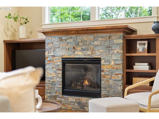 8175 Sw LAURELWOOD Ct, Portland, OR 97225