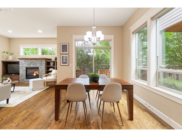 8175 Sw LAURELWOOD Ct, Portland, OR 97225