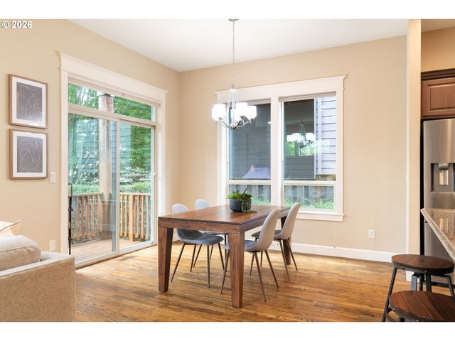 8175 Sw LAURELWOOD Ct, Portland, OR 97225