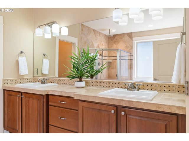 8175 Sw LAURELWOOD Ct, Portland, OR 97225