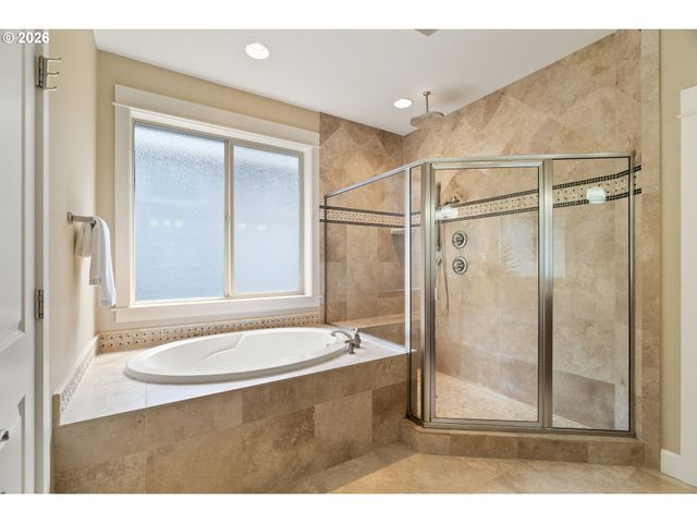 8175 Sw LAURELWOOD Ct, Portland, OR 97225