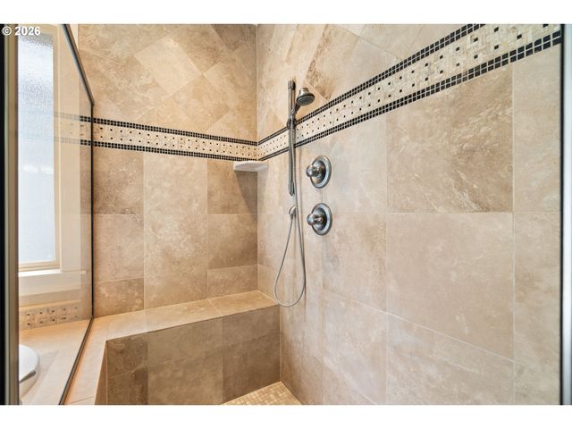 8175 Sw LAURELWOOD Ct, Portland, OR 97225