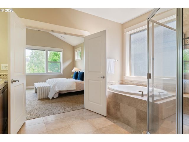 8175 Sw LAURELWOOD Ct, Portland, OR 97225