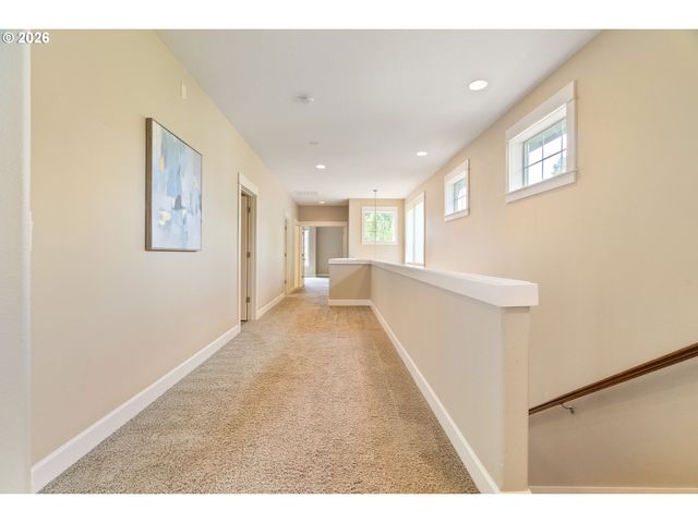 8175 Sw LAURELWOOD Ct, Portland, OR 97225