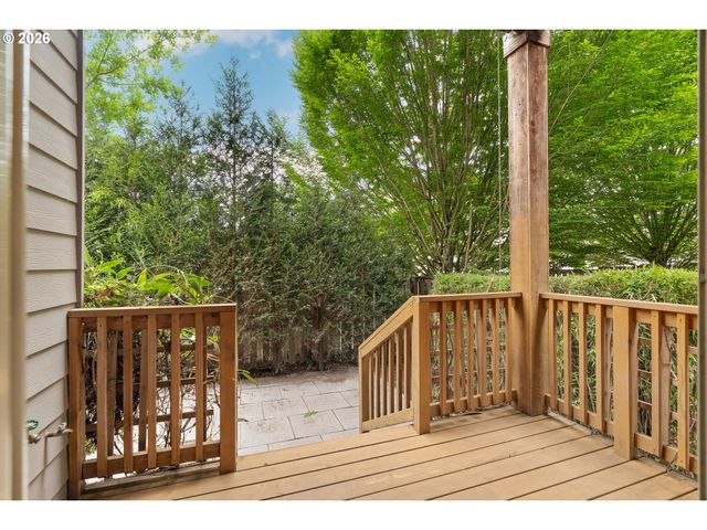 8175 Sw LAURELWOOD Ct, Portland, OR 97225