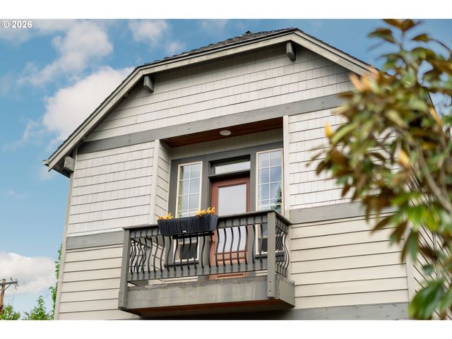 8175 Sw LAURELWOOD Ct, Portland, OR 97225