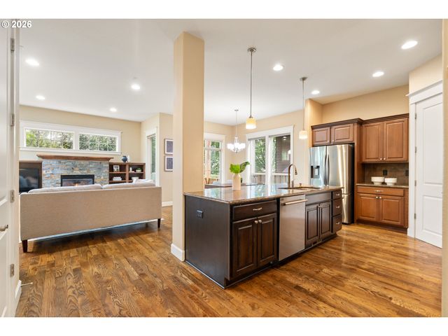 8175 Sw LAURELWOOD Ct, Portland, OR 97225