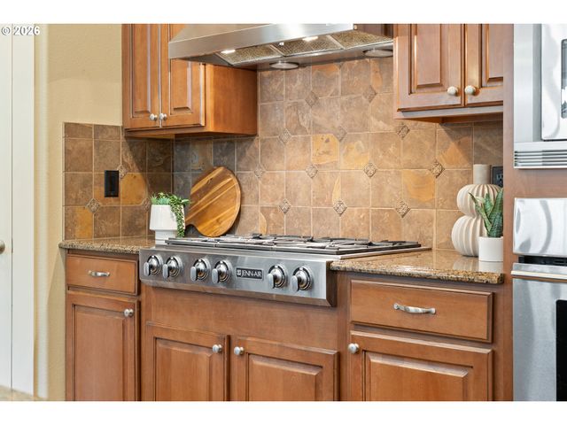 8175 Sw LAURELWOOD Ct, Portland, OR 97225