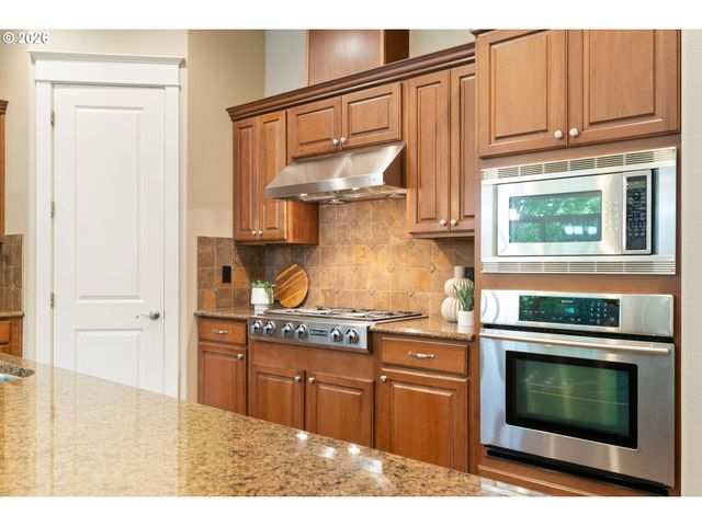 8175 Sw LAURELWOOD Ct, Portland, OR 97225