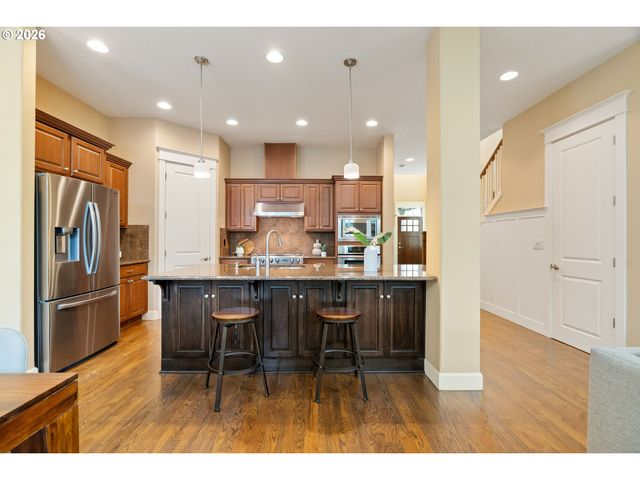 8175 Sw LAURELWOOD Ct, Portland, OR 97225