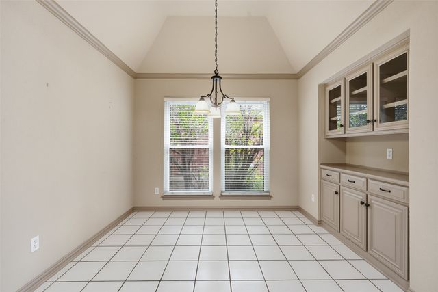 3318 Summergrove Drive, Arlington, TX 76001