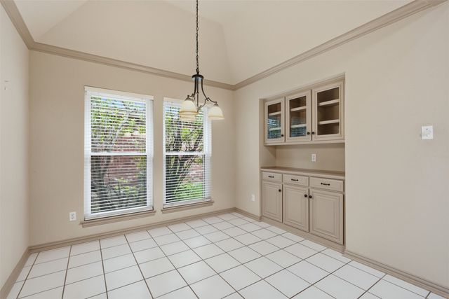 3318 Summergrove Drive, Arlington, TX 76001