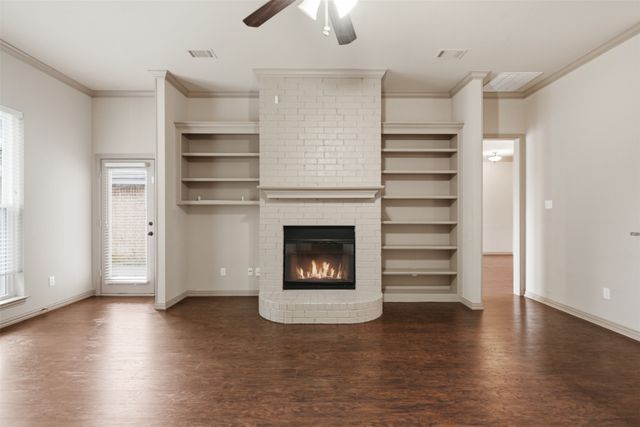 3318 Summergrove Drive, Arlington, TX 76001
