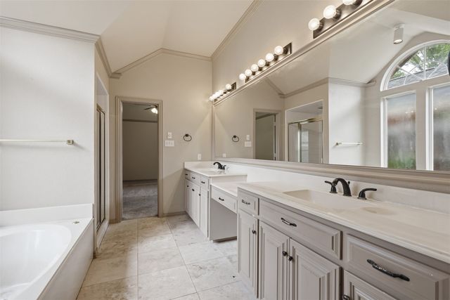 3318 Summergrove Drive, Arlington, TX 76001