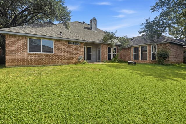 3318 Summergrove Drive, Arlington, TX 76001