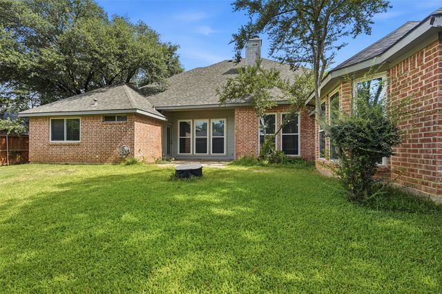 3318 Summergrove Drive, Arlington, TX 76001