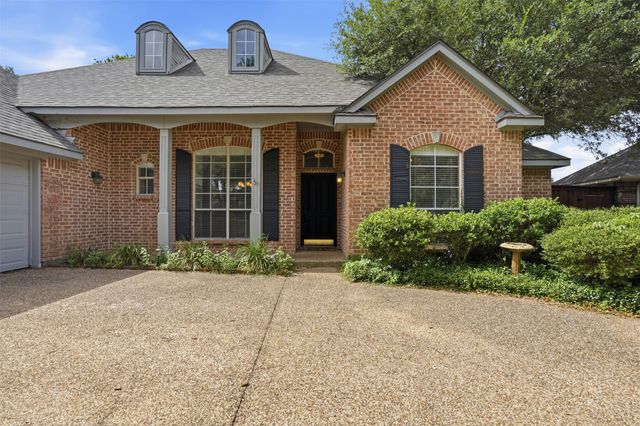 3318 Summergrove Drive, Arlington, TX 76001