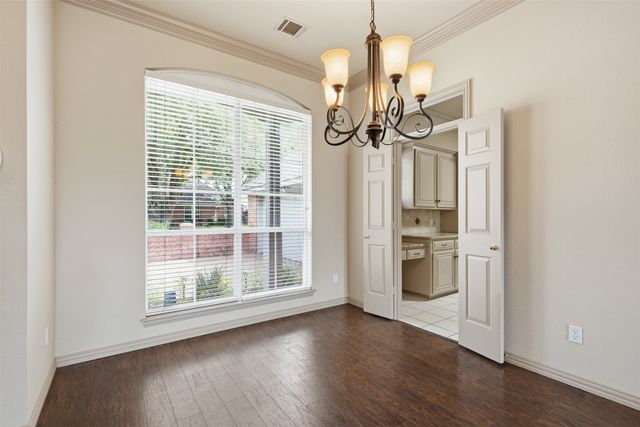 3318 Summergrove Drive, Arlington, TX 76001