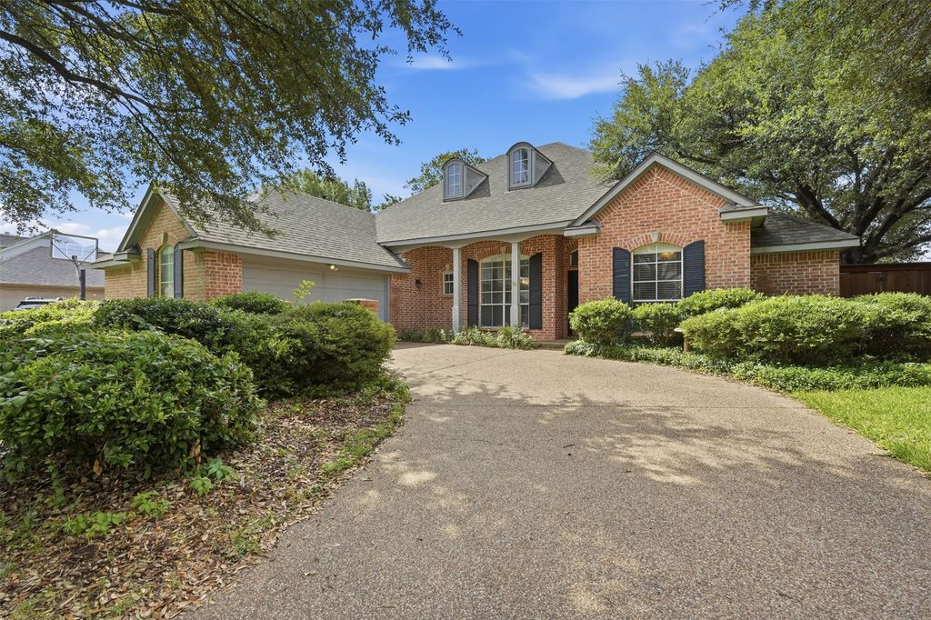 3318 Summergrove Drive, Arlington, TX 76001