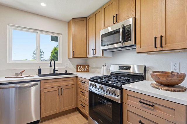 3738 Hickory Way, Oceanside, CA 92057