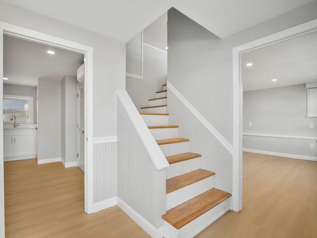 27 Hodgkins Rd, Rockport, MA 01966