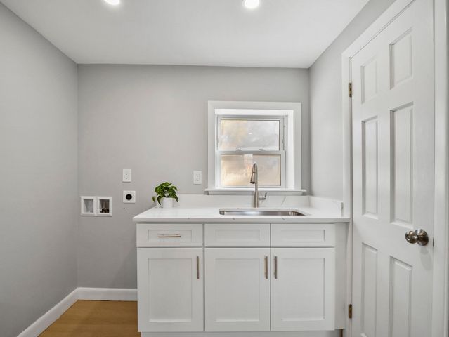 27 Hodgkins Rd, Rockport, MA 01966