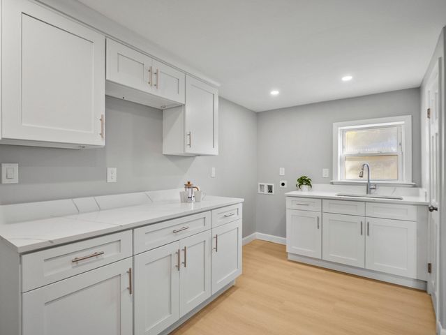 27 Hodgkins Rd, Rockport, MA 01966