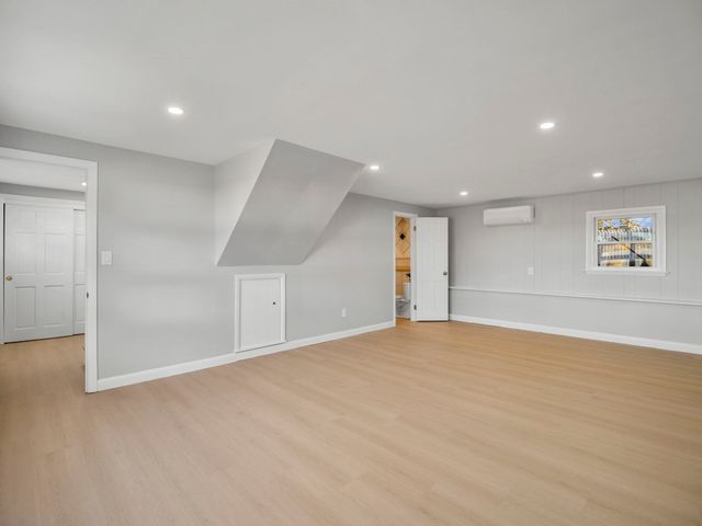 27 Hodgkins Rd, Rockport, MA 01966