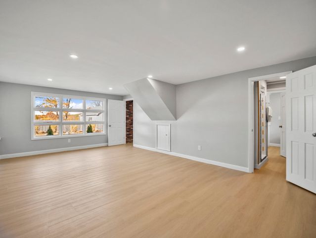 27 Hodgkins Rd, Rockport, MA 01966