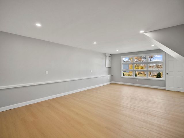 27 Hodgkins Rd, Rockport, MA 01966