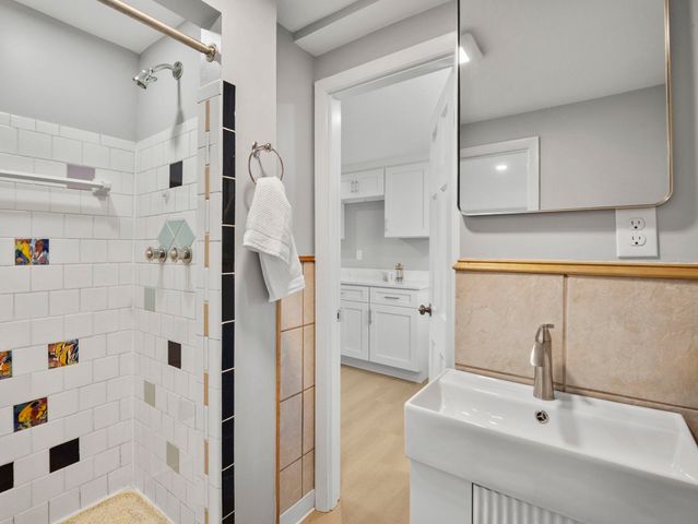 27 Hodgkins Rd, Rockport, MA 01966