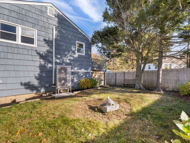 27 Hodgkins Rd, Rockport, MA 01966
