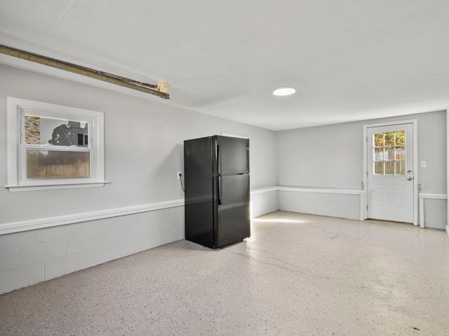 27 Hodgkins Rd, Rockport, MA 01966