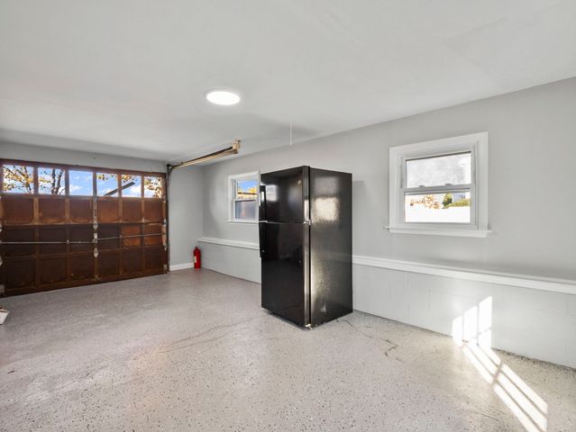 27 Hodgkins Rd, Rockport, MA 01966