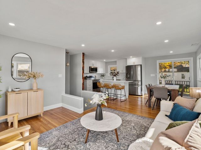 27 Hodgkins Rd, Rockport, MA 01966