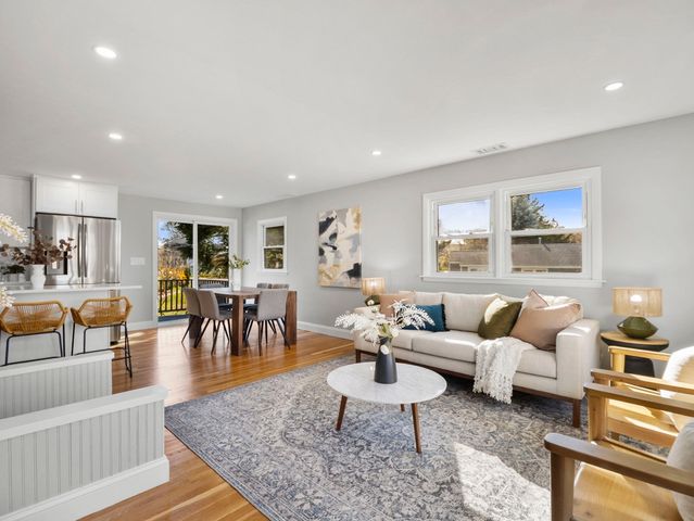 27 Hodgkins Rd, Rockport, MA 01966