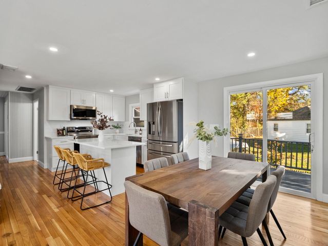 27 Hodgkins Rd, Rockport, MA 01966
