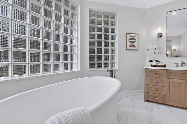 2445 Eagle Run Way, Weston, FL 33327