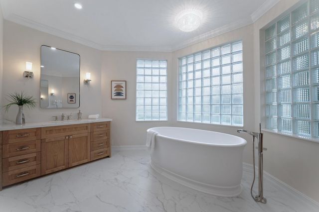 2445 Eagle Run Way, Weston, FL 33327