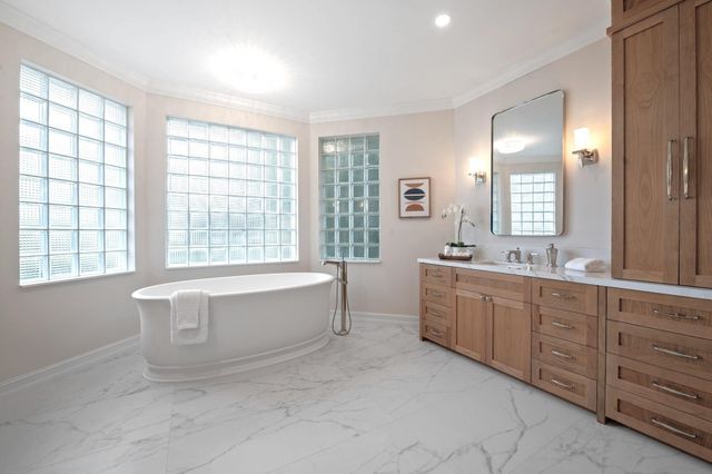 2445 Eagle Run Way, Weston, FL 33327